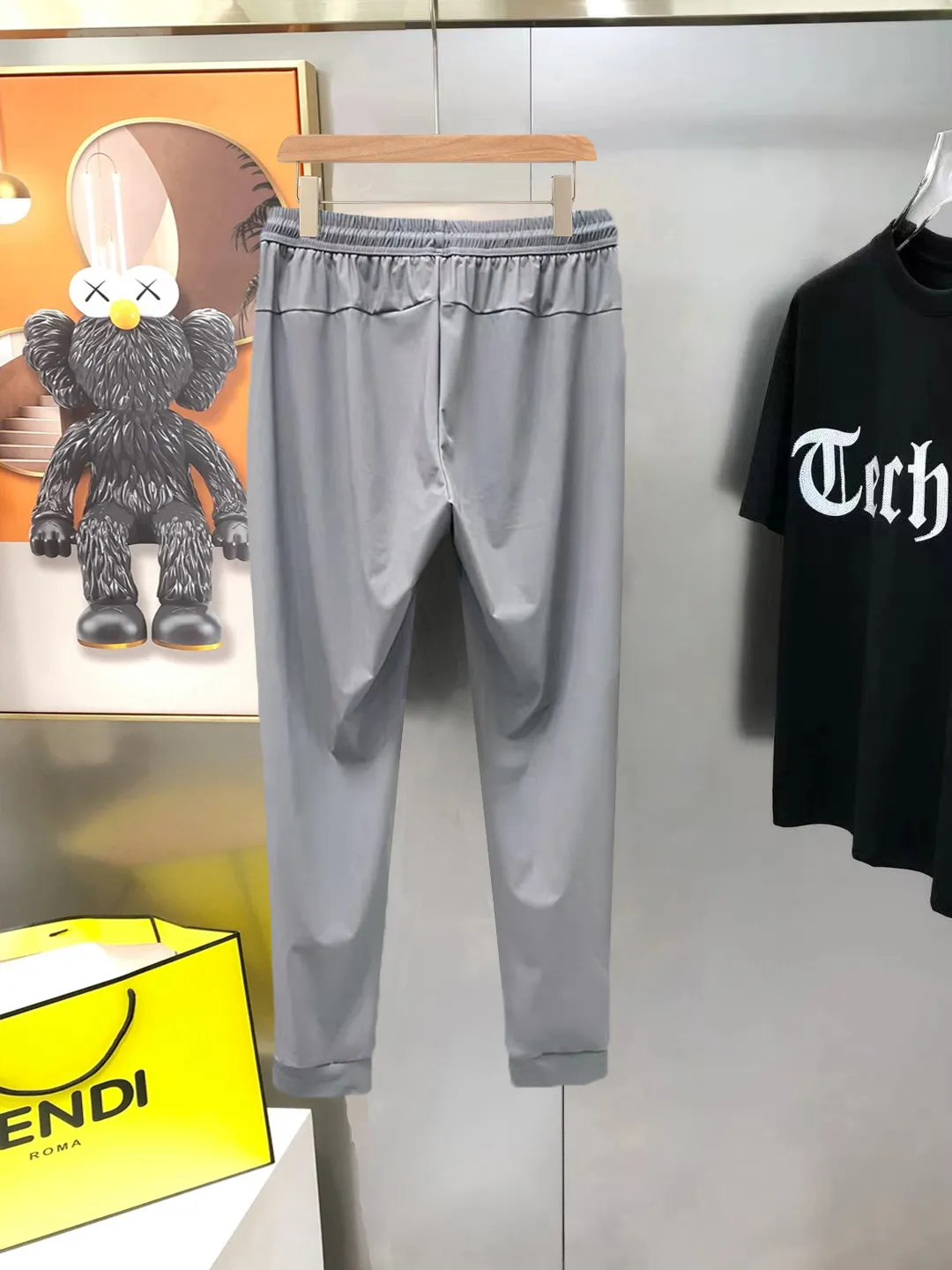 Queen Mother West Summer New Arrival four-way elastic quick-drying ice silk pants! Classic Hot Sale is coming! Pure welfare! Four-way stretch fabric is famous for its elasticity, and most major brands of pants use this fabric! Comfort is the key, and the shape of these pants! Super slim! In short, whoever wears it knows it! You’ll understand when you see the real thing! The fabric is so thin that even if it is black, it is not afraid of absorbing heat in summer! The upper body is really cool! Great pants that are smooth, comfortable and anti-wrinkle! The trousers are designed with a loose waist and drawstring hems! The most comfortable and silky summer pants that I highly recommend! Breathable black technology stretch silky sports pants! Zui new technology ice silk milk silk quick-drying Breathable fabric! Bombs from all sides! Super elastic! Wear the slippery and cool fried chicken to enjoy! It can be said that it feels better than not wearing it at all! Ice silk pants that I don’t want to take off after I put them on! This is the only batch, if you grab it, you will make a profit! Color: Black Gray Size: S-XL